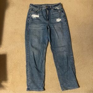 AMERICAN EAGLE STRETCH MOM STRAIGHT JEAN
